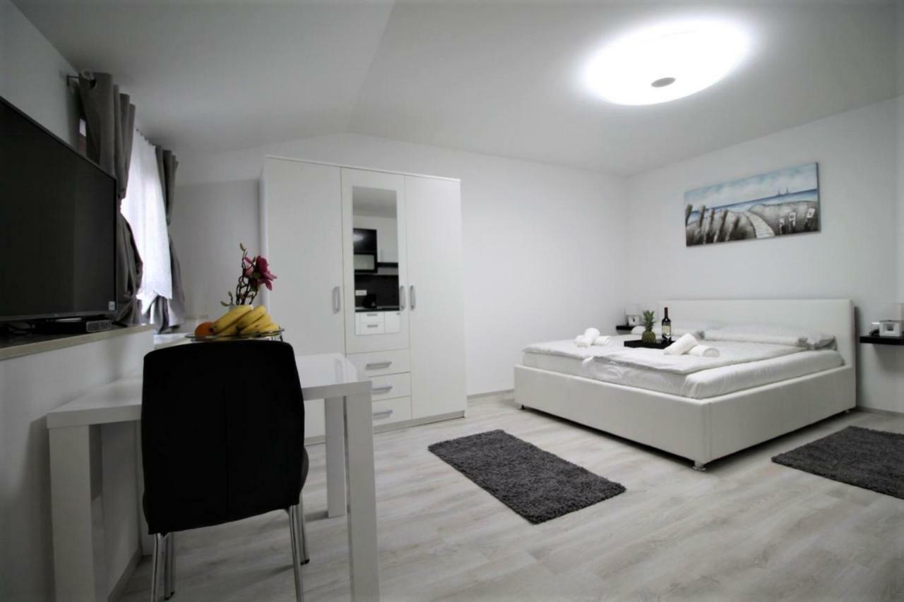 Arbel Apartments Пореч Экстерьер фото