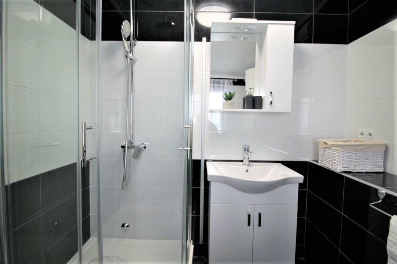 Arbel Apartments Пореч Экстерьер фото