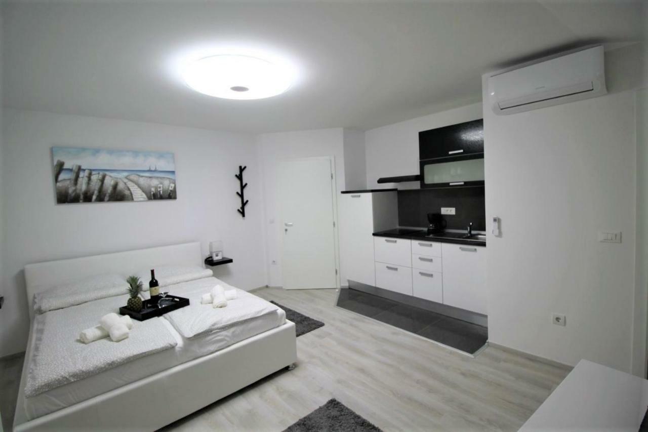Arbel Apartments Пореч Экстерьер фото